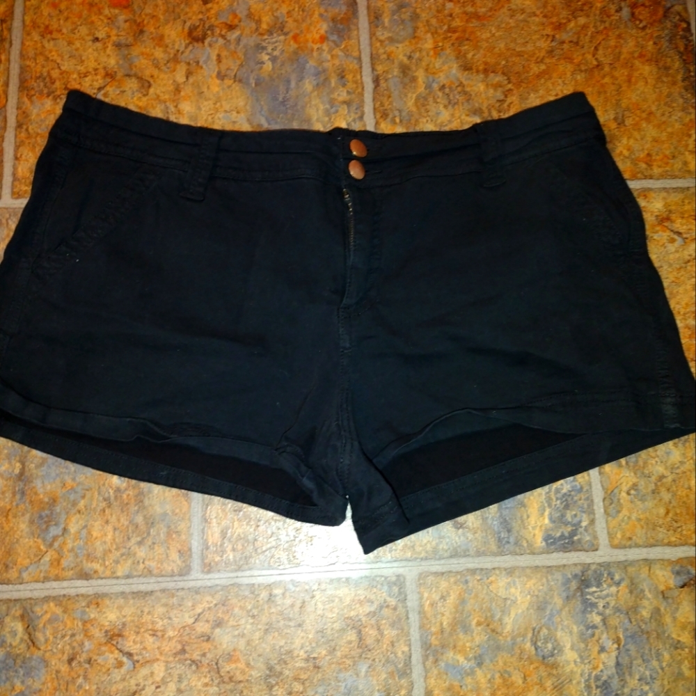 Black buckle women's linen shorts
